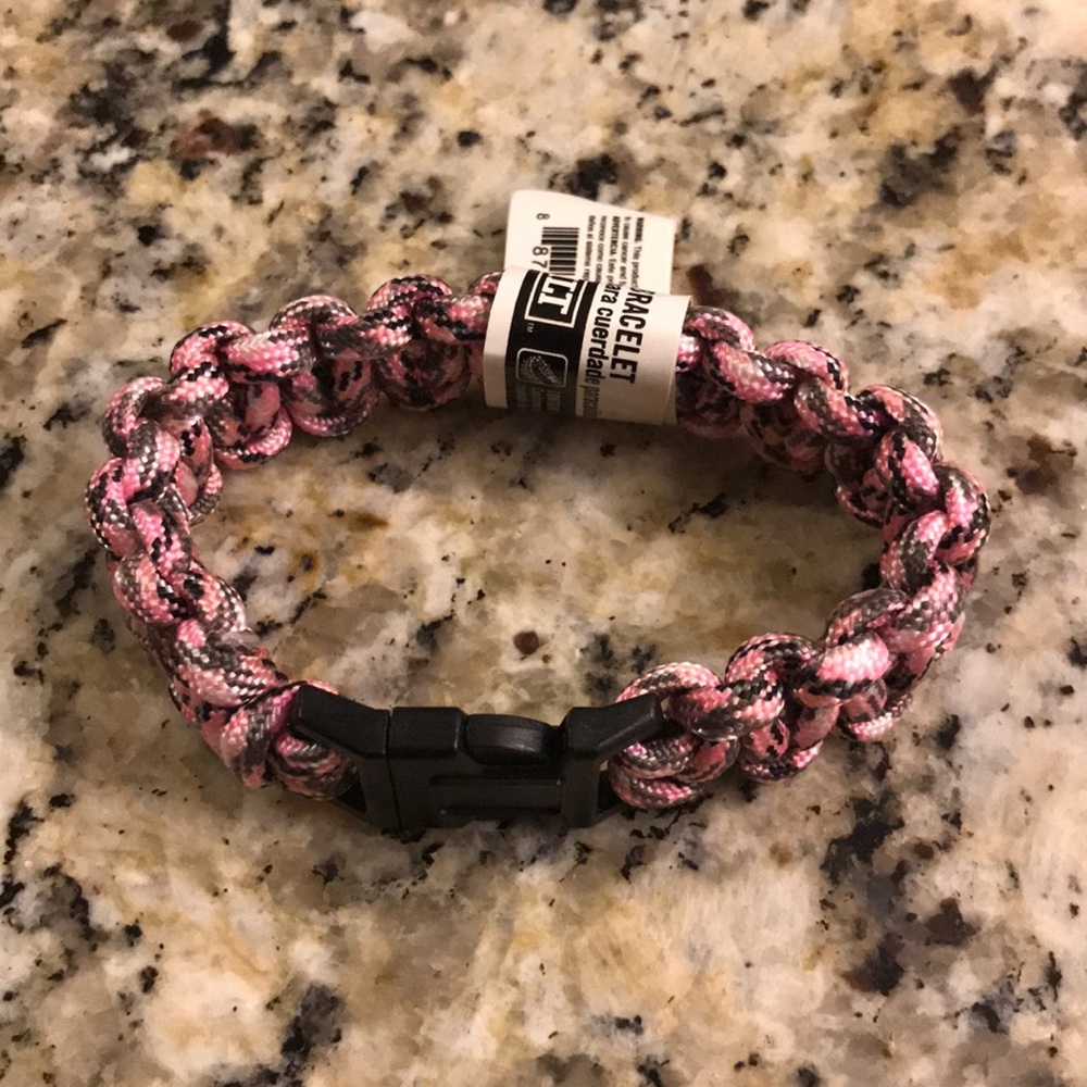 Paracord Bracelets (Lot size of 8)